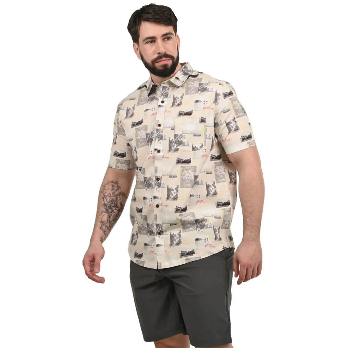 Mackay Resort - Men's Short-Sleeved Shirt
