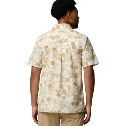 Wild Cast - Men's Short-Sleeved Shirt