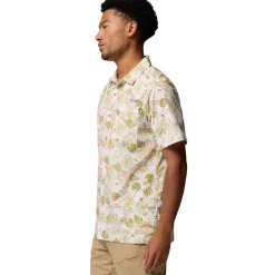 Wild Cast - Men's Short-Sleeved Shirt